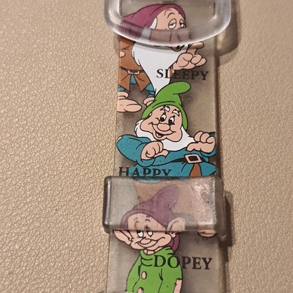 🦋10/$20🦋 Vintage Snow White &The 7 Dwarfs Holographic Digital Girl's Watch - Picture 3 of 6